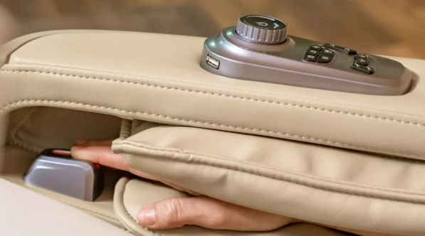 Массажное кресло Ergonova Robotouch Beige