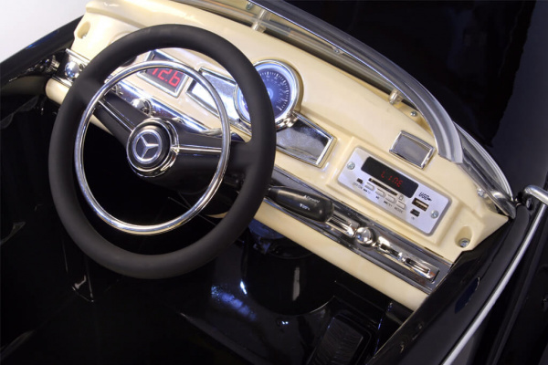 Электромобиль Mercedes Benz 300S Черный глянец