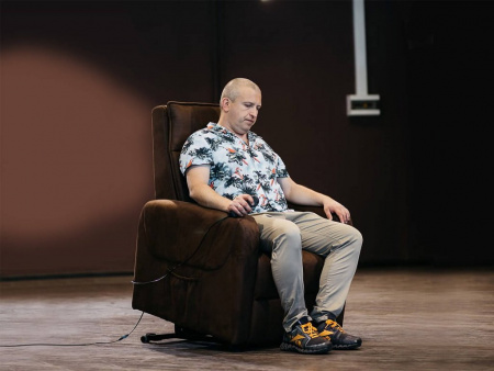 Массажное кресло-реклайнер EGO Lift Chair DM04004 Шоколад